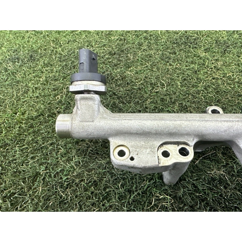 Топливная рампа (топливная система) BMW X1 F48 2016 2.0 13538694198