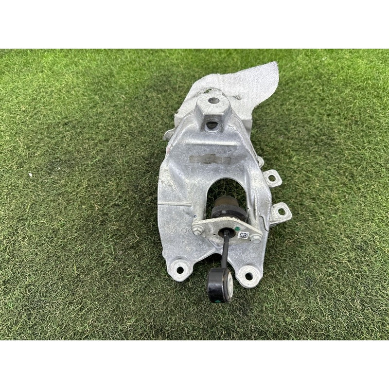 Кронштейн двигуна (кронштейни двигуна) AUDI Q5 FY 2020 2.0 DJYA 4M0199870AM