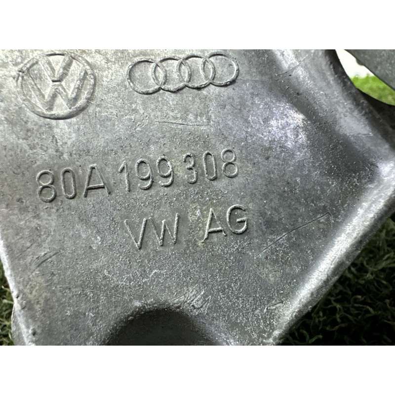 Кронштейн двигуна (кронштейни двигуна) AUDI Q5 FY 2020 2.0 DJYA 4M0199870AM