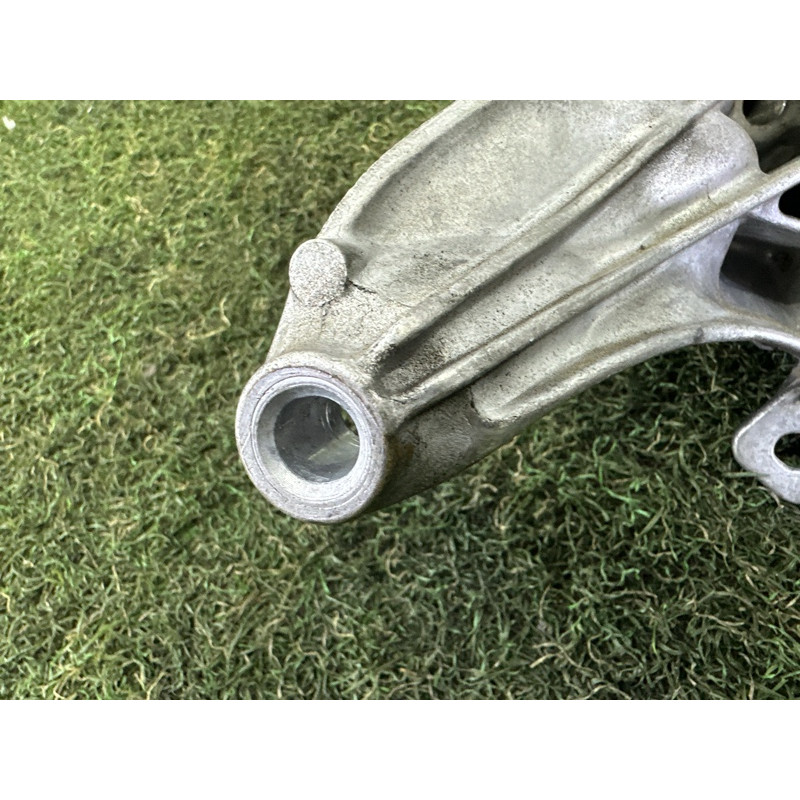 Кронштейн двигуна (кронштейни двигуна) AUDI Q5 FY 2020 2.0 DJYA 4M0199870AM