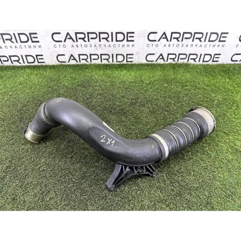 Патрубок интеркулера (двигатель и элементы) BMW X1 F48 2018 2.0 13718616212