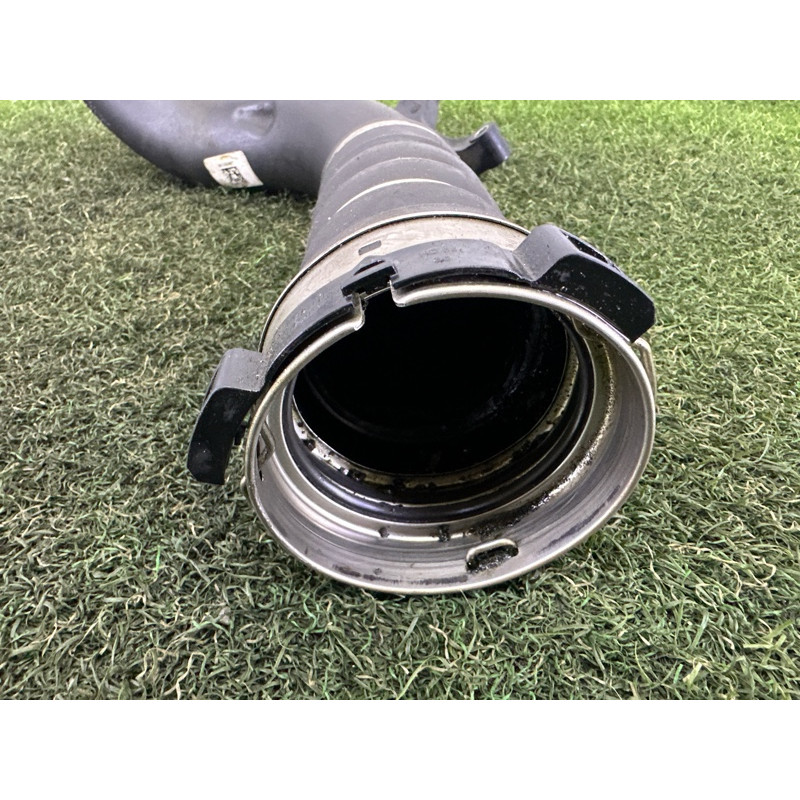 Патрубок интеркулера (двигатель и элементы) BMW X1 F48 2018 2.0 13718616212