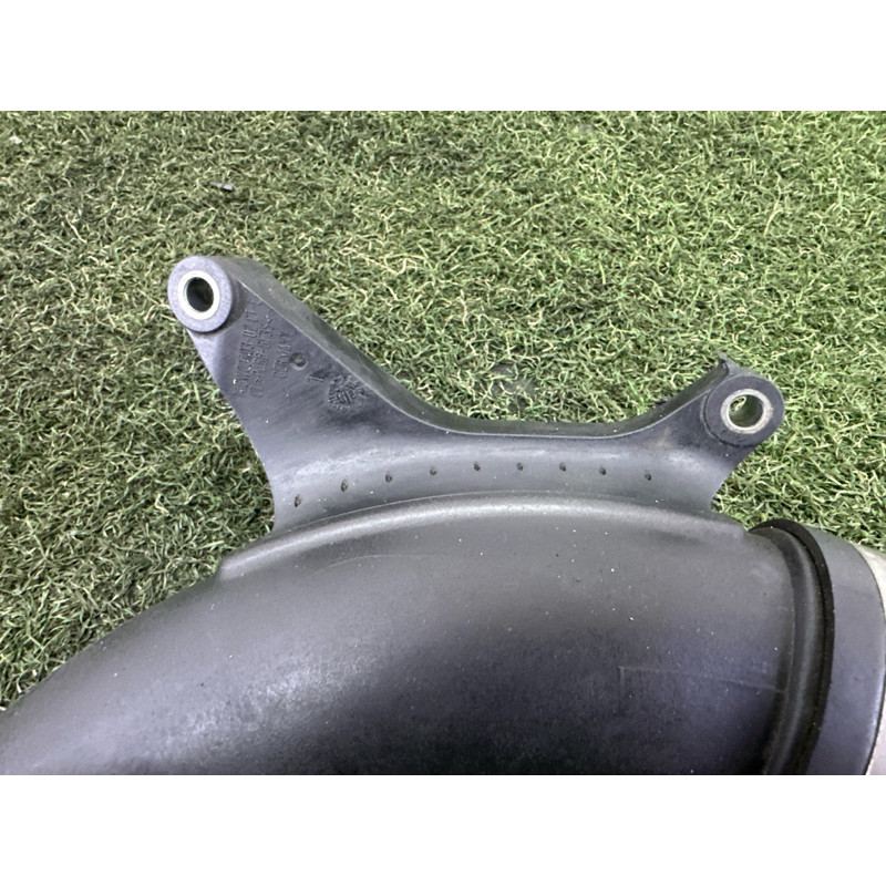 Патрубок интеркулера (двигатель и элементы) BMW X1 F48 2018 2.0 13718616212