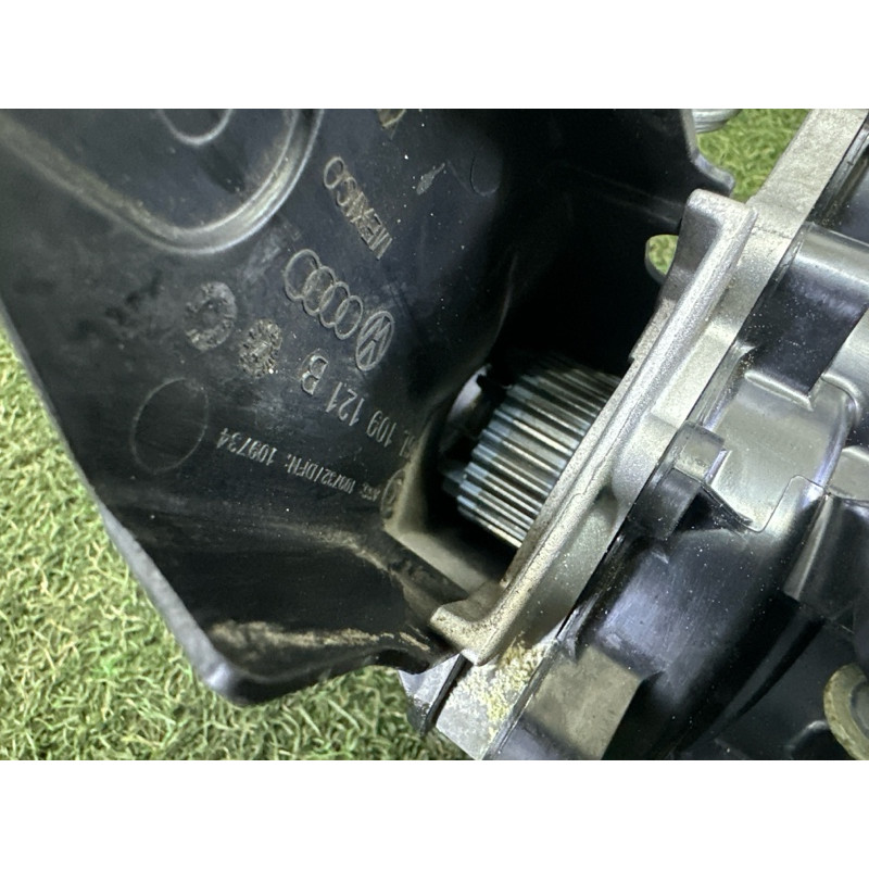 Корпус помпы (система охлаждения) AUDI Q5 FY 2020 2.0 DJYA 06L121111H
