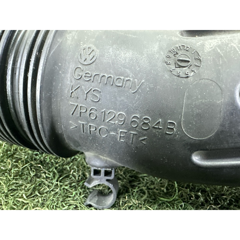Патрубок повітряного фільтра (подача палива) Volkswagen Touareg NF 2013 3.6 CGRA 7P6129684B