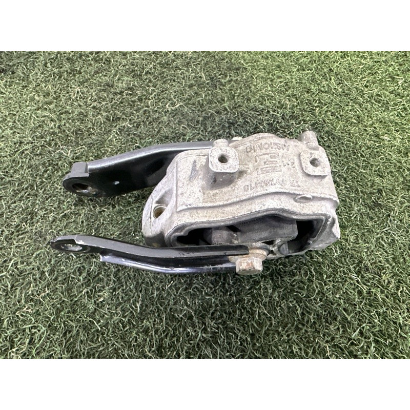 Подушка двигуна (двигатель и элементы) LAND ROVER Range Rover Evoque L538 2015 2.0 LR032311