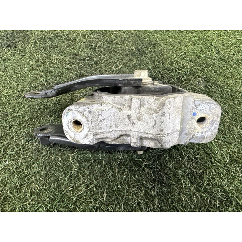 Подушка двигуна (двигатель и элементы) LAND ROVER Range Rover Evoque L538 2015 2.0 LR032311