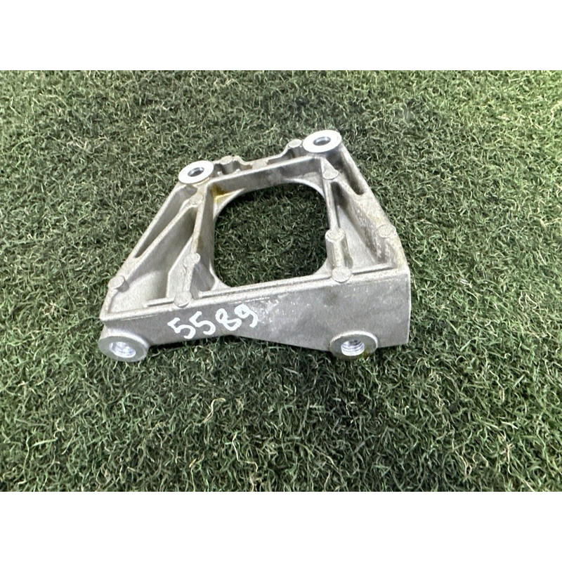 Кронштейн промежуточного вала (трансмиссия) LAND ROVER Discovery Sport L550 2016 2.0 LR048530