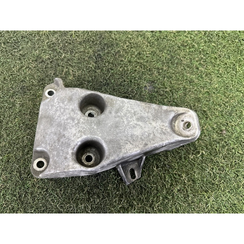 Кронштейн подушки двигателя (кронштейны двигателя) BMW X3 F25 2013 2.0 22116784823