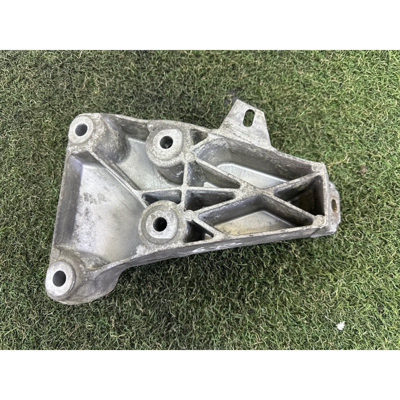 Кронштейн подушки двигателя (кронштейны двигателя) BMW X3 F25 2013 2.0 22116784823