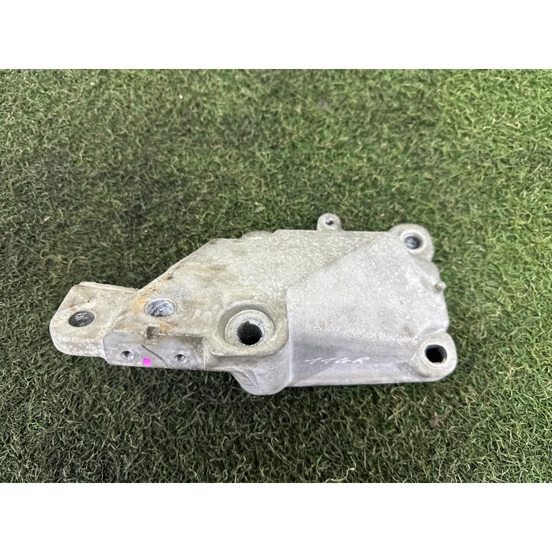 Кронштейн подушки двигателя (кронштейны двигателя) Jeep Grand Cherokee WK2 2015 5.7 HEMi 52124988AB