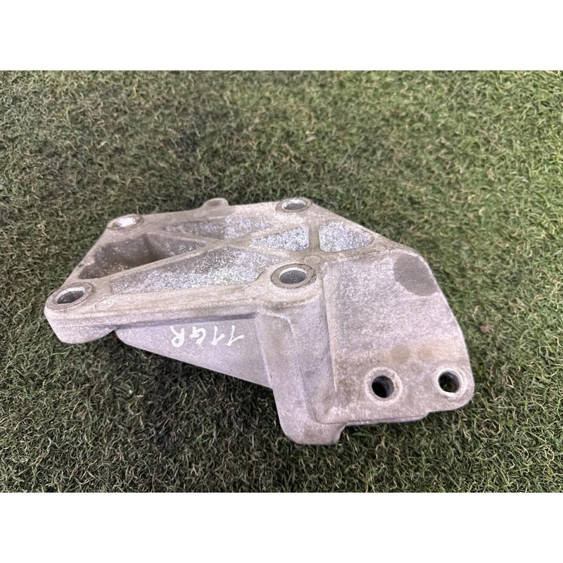 Кронштейн подушки двигателя (кронштейны двигателя) Jeep Grand Cherokee WK2 2015 5.7 HEMi 52124988AB