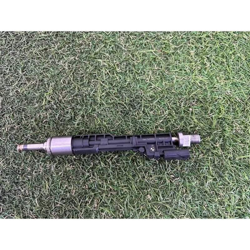 Форсунка топливная (топливная система) BMW X5 F15 2015 3.0 13647639994