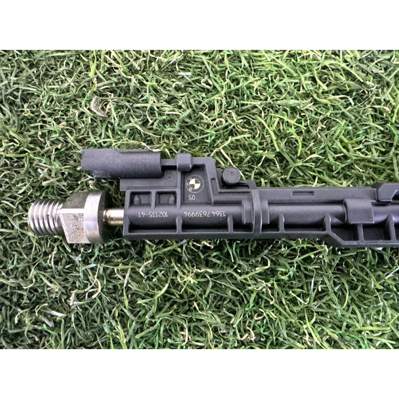 Форсунка топливная (топливная система) BMW X5 F15 2015 3.0 13647639994