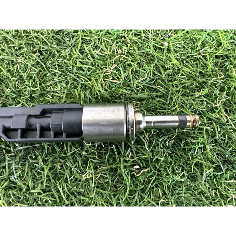 Форсунка топливная (топливная система) BMW X5 F15 2015 3.0 13647639994