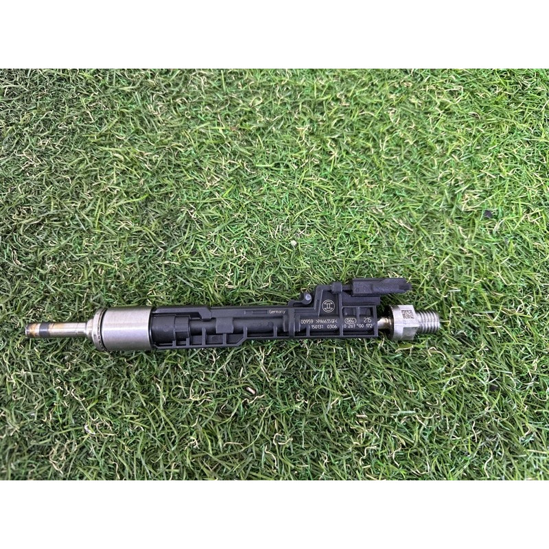 Форсунка топливная (топливная система) BMW X5 F15 2015 3.0 13647639994