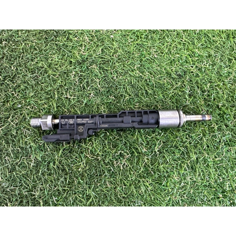 Форсунка топливная (топливная система) BMW X5 F15 2015 3.0 13647639994