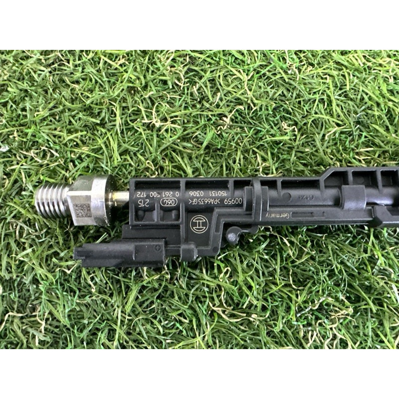 Форсунка топливная (топливная система) BMW X5 F15 2015 3.0 13647639994