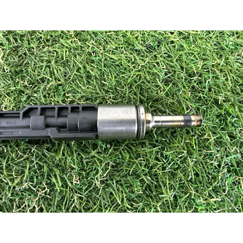 Форсунка топливная (топливная система) BMW X5 F15 2015 3.0 13647639994