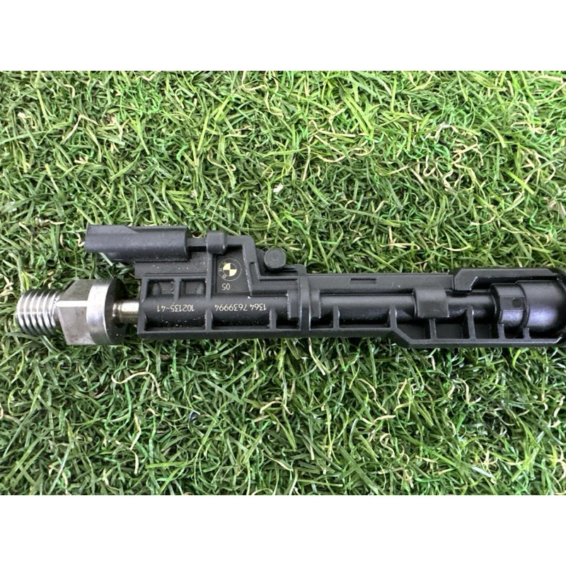 Форсунка топливная (топливная система) BMW X5 F15 2015 3.0 13647639994