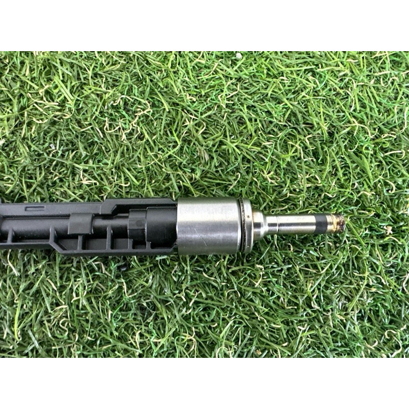 Форсунка топливная (топливная система) BMW X5 F15 2015 3.0 13647639994
