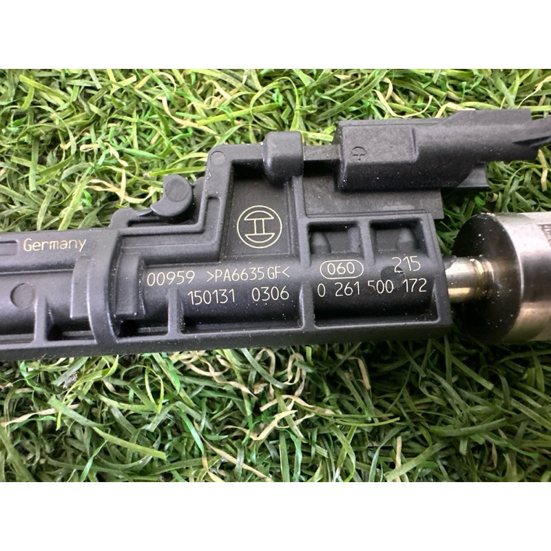 Форсунка топливная (топливная система) BMW X5 F15 2015 3.0 13647639994
