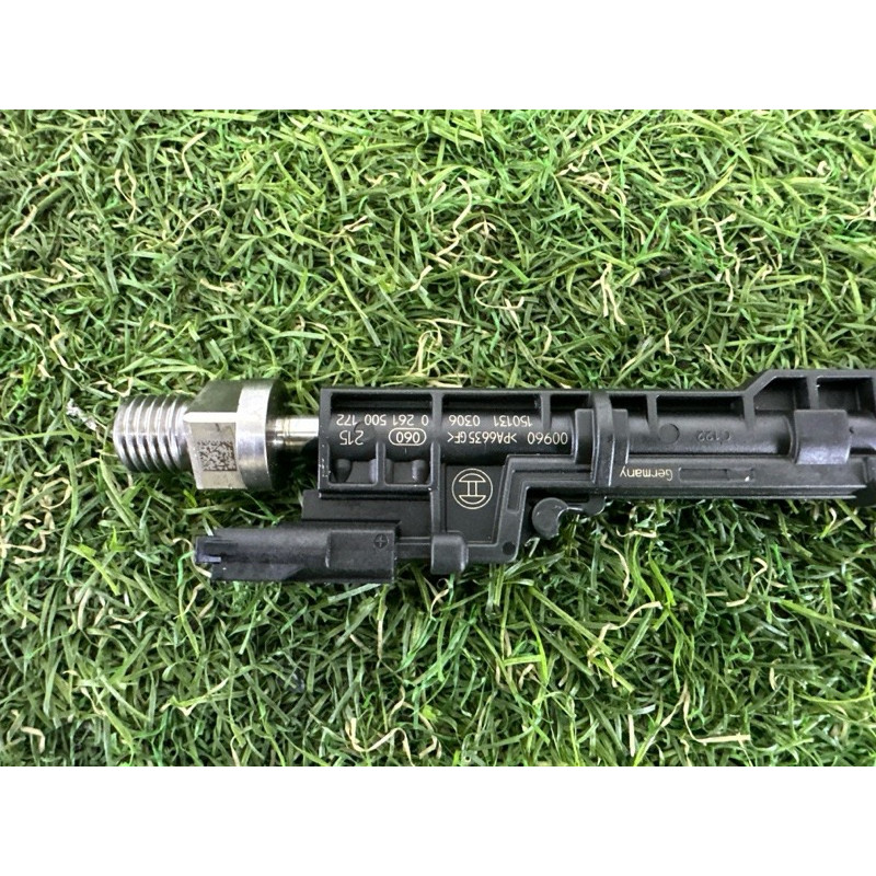Форсунка топливная (топливная система) BMW X5 F15 2015 3.0 13647639994
