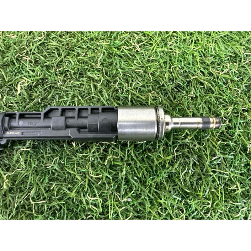 Форсунка топливная (топливная система) BMW X5 F15 2015 3.0 13647639994