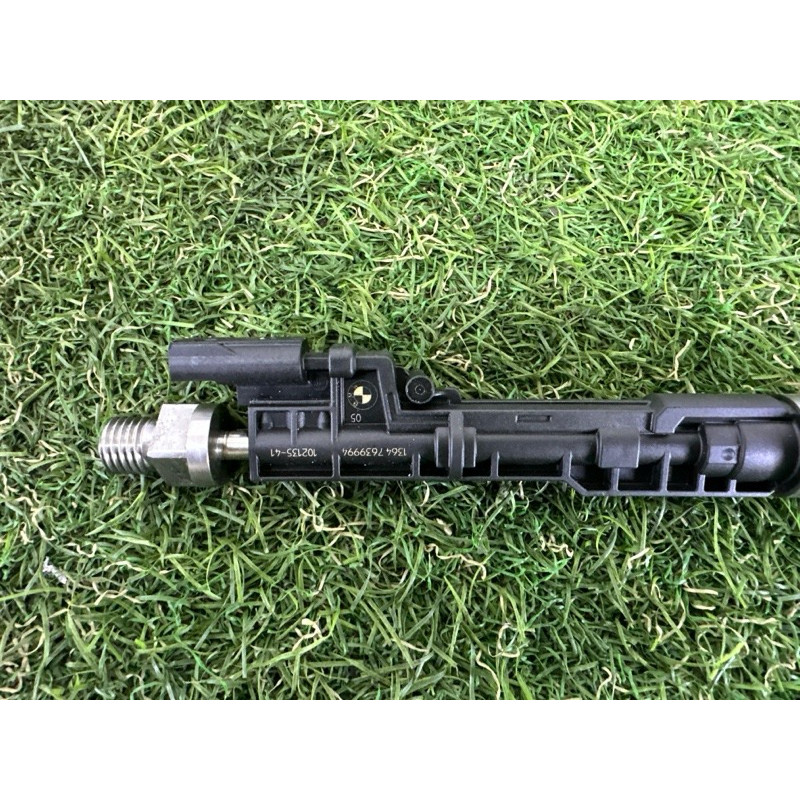 Форсунка топливная (топливная система) BMW X5 F15 2015 3.0 13647639994