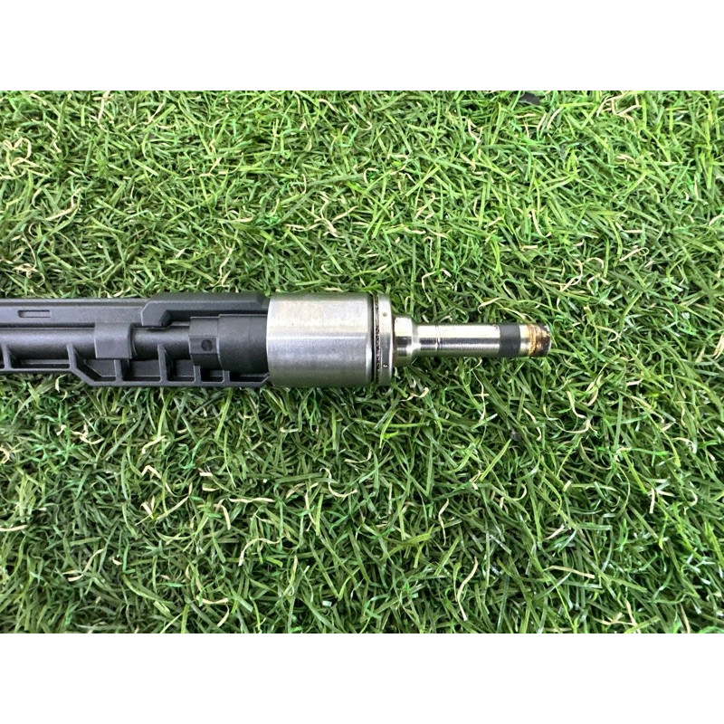 Форсунка топливная (топливная система) BMW X5 F15 2015 3.0 13647639994