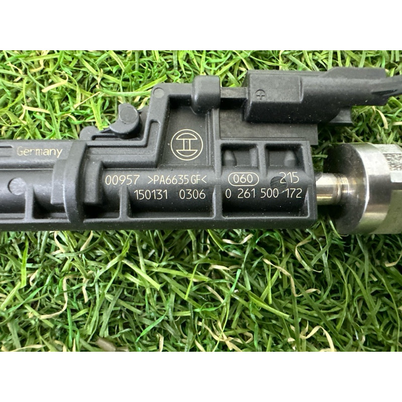 Форсунка паливна (паливна система) BMW X5 F15 2015 3.0 13647639994