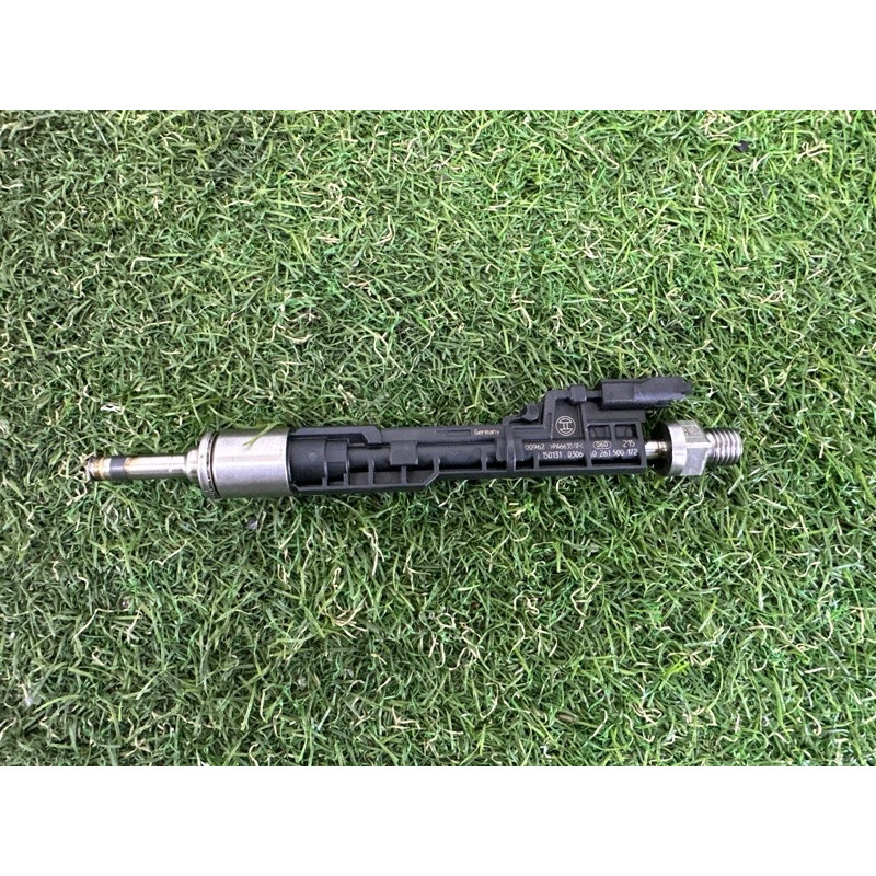 Форсунка топливная (топливная система) BMW X5 F15 2015 3.0 13647639994