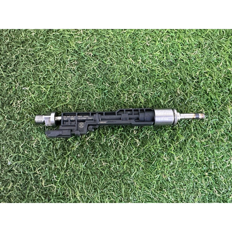 Форсунка топливная (топливная система) BMW X5 F15 2015 3.0 13647639994