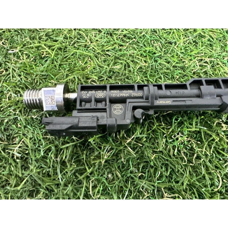 Форсунка топливная (топливная система) BMW X5 F15 2015 3.0 13647639994