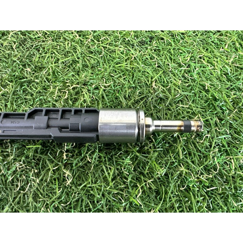 Форсунка топливная (топливная система) BMW X5 F15 2015 3.0 13647639994