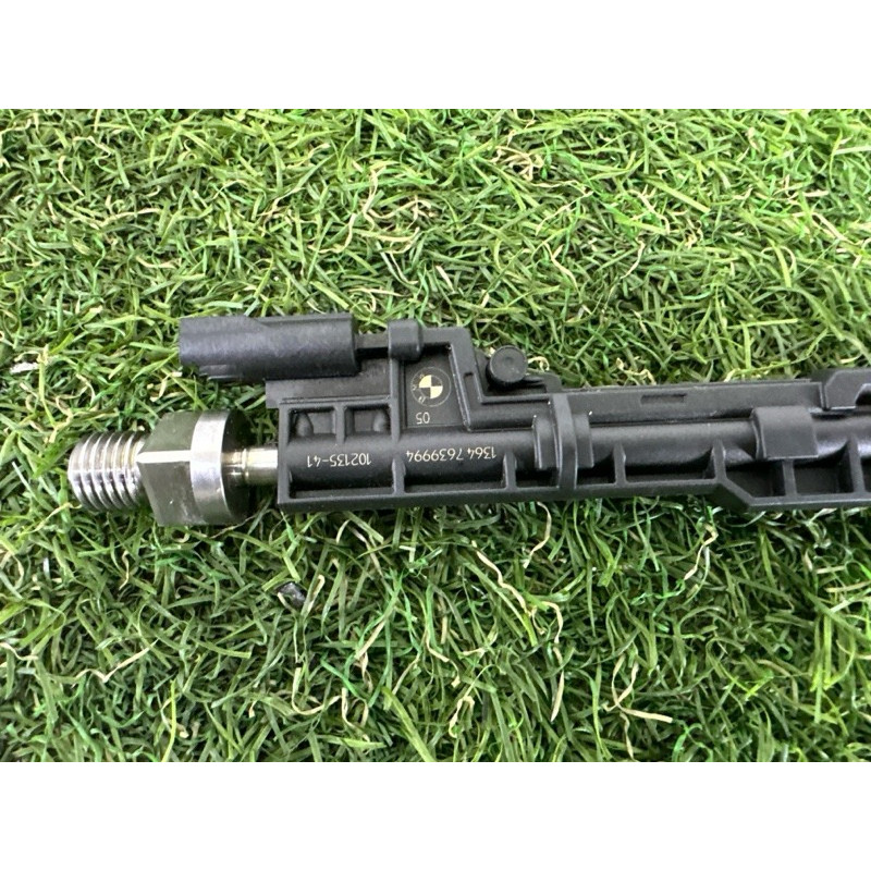 Форсунка топливная (топливная система) BMW X5 F15 2015 3.0 13647639994