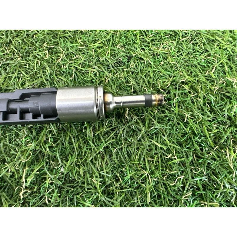 Форсунка топливная (топливная система) BMW X5 F15 2015 3.0 13647639994