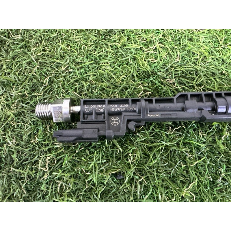 Форсунка топливная (топливная система) BMW X5 F15 2015 3.0 13647639994