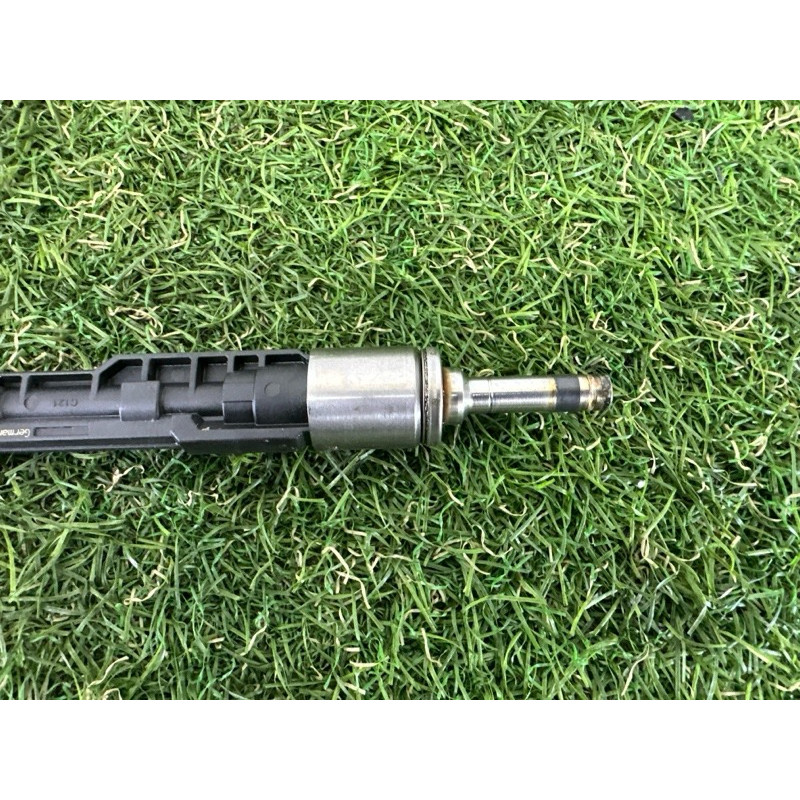 Форсунка топливная (топливная система) BMW X5 F15 2015 3.0 13647639994