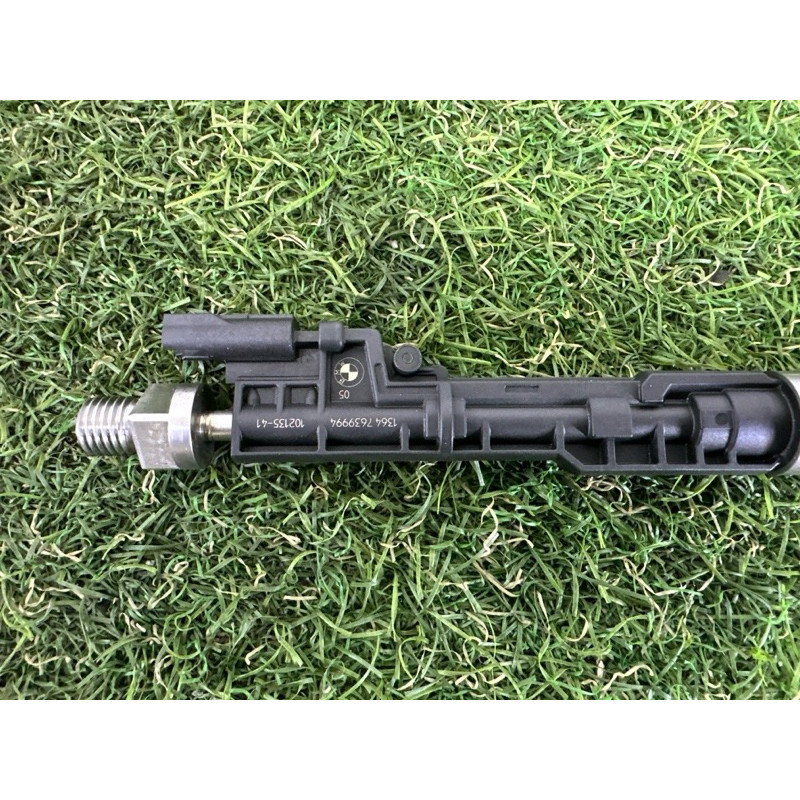 Форсунка топливная (топливная система) BMW X5 F15 2015 3.0 13647639994
