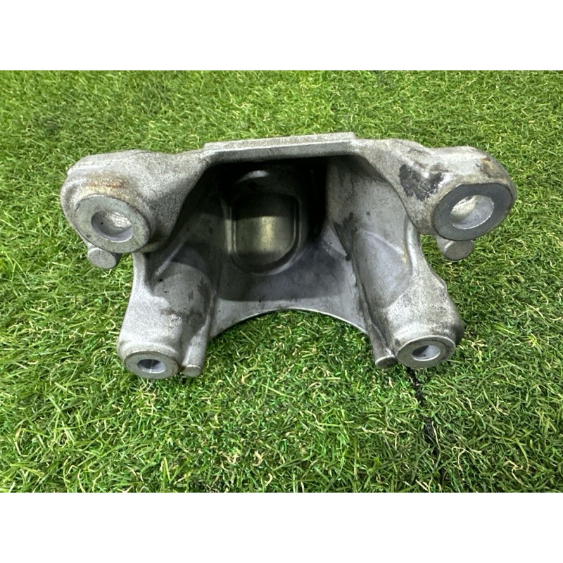 Кронштейн подушки двигателя (кронштейны двигателя) AUDI Q7 4L 2015 3.0 CNRB 7L8199307K