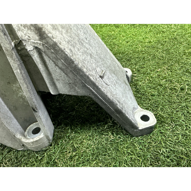 Кріплення подушки двигуна (кронштейни двигуна) Volkswagen Touareg NF 2013 3.6 CGRA 03H199308