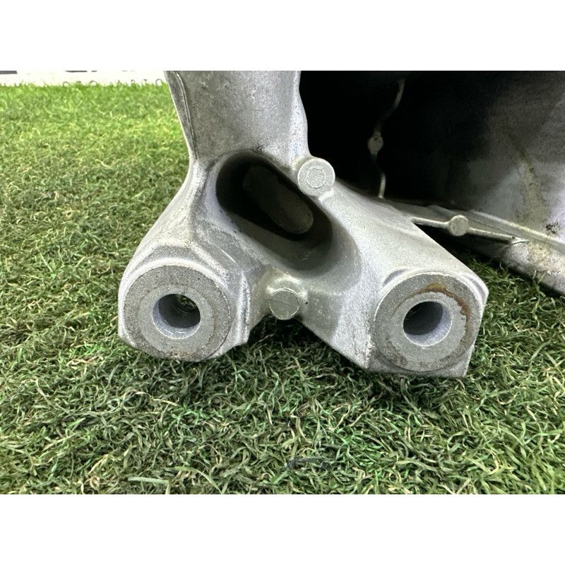 Кріплення подушки двигуна (кронштейни двигуна) Volkswagen Touareg NF 2013 3.6 CGRA 03H199308