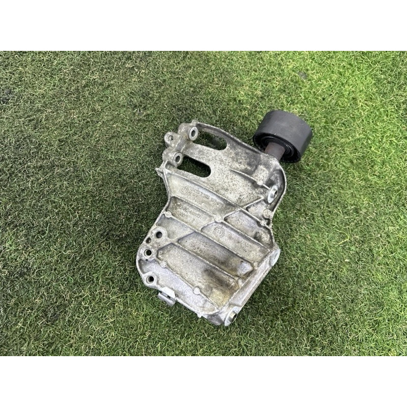 Кронштейн компресора кондиціонера (кронштейни двигуна) BMW X5 F15 2015 3.0 64557585167