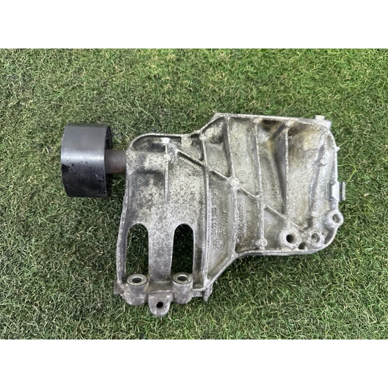 Кронштейн компресора кондиціонера (кронштейни двигуна) BMW X5 F15 2015 3.0 64557585167