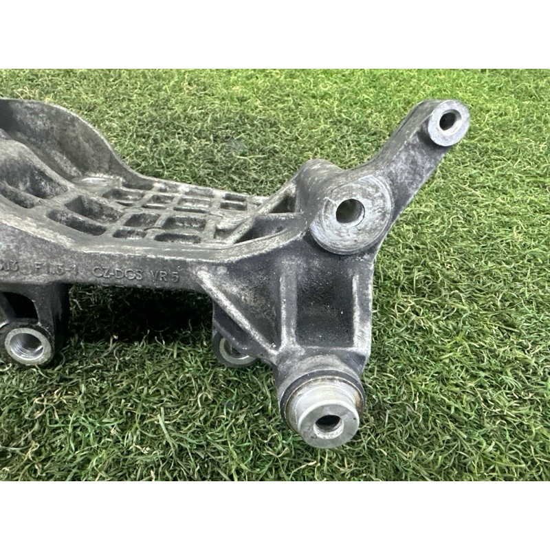 Кронштейн компрессора кондиционера (кронштейны двигателя) AUDI Q7 4L 2015 3.0 CNRB 059903143AJ
