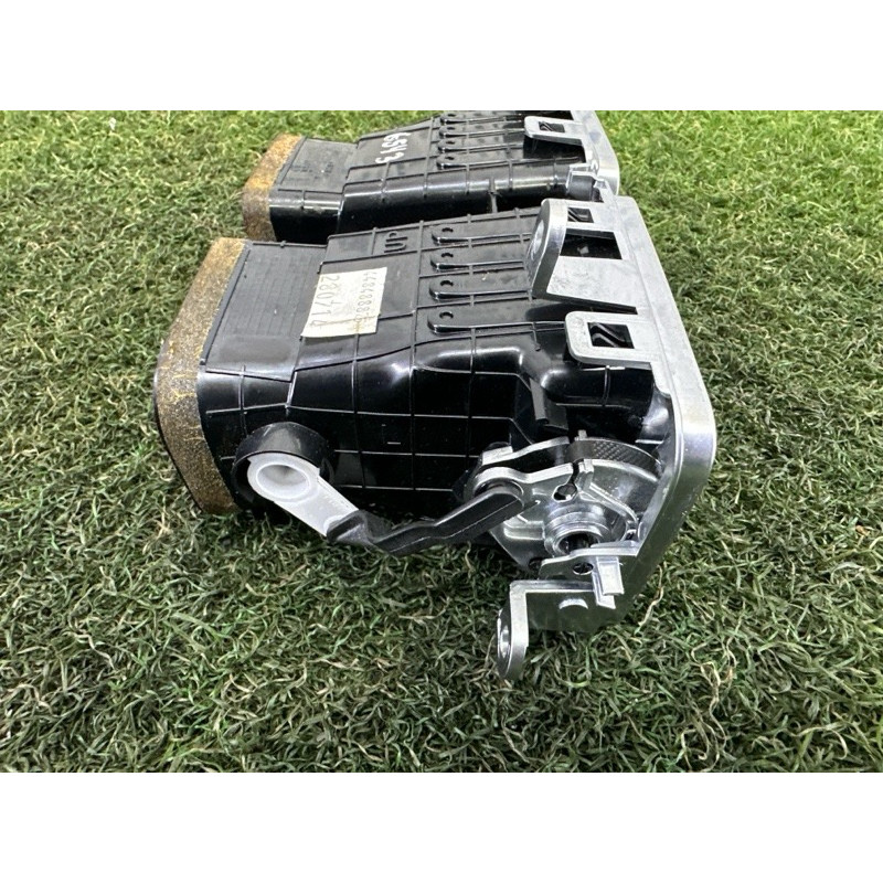 Дефлектор повітроводу (салон) LAND ROVER Range Rover L405 2014 5.0 LR048782