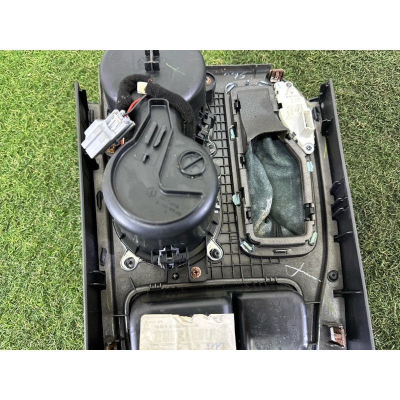 Накладка центральної консолі (салон) Jeep Grand Cherokee WK2 2017 3.6 5VK202X9AD