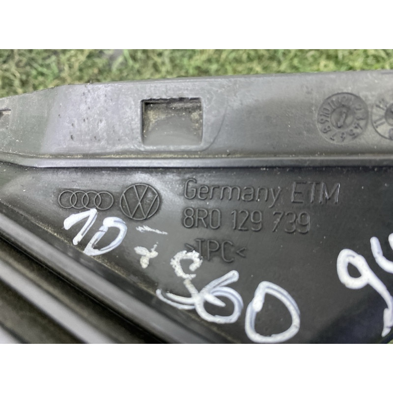 Патрубок повітряного фільтра (подача палива) AUDI Q5 8R 2010 3.2 CALB 8R0129739