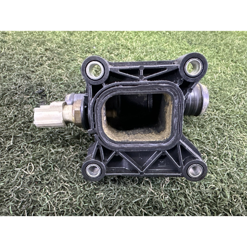 Фланець системи охолодження (система охлаждения) LAND ROVER Discovery Sport L550 2016 2.0 LR038758